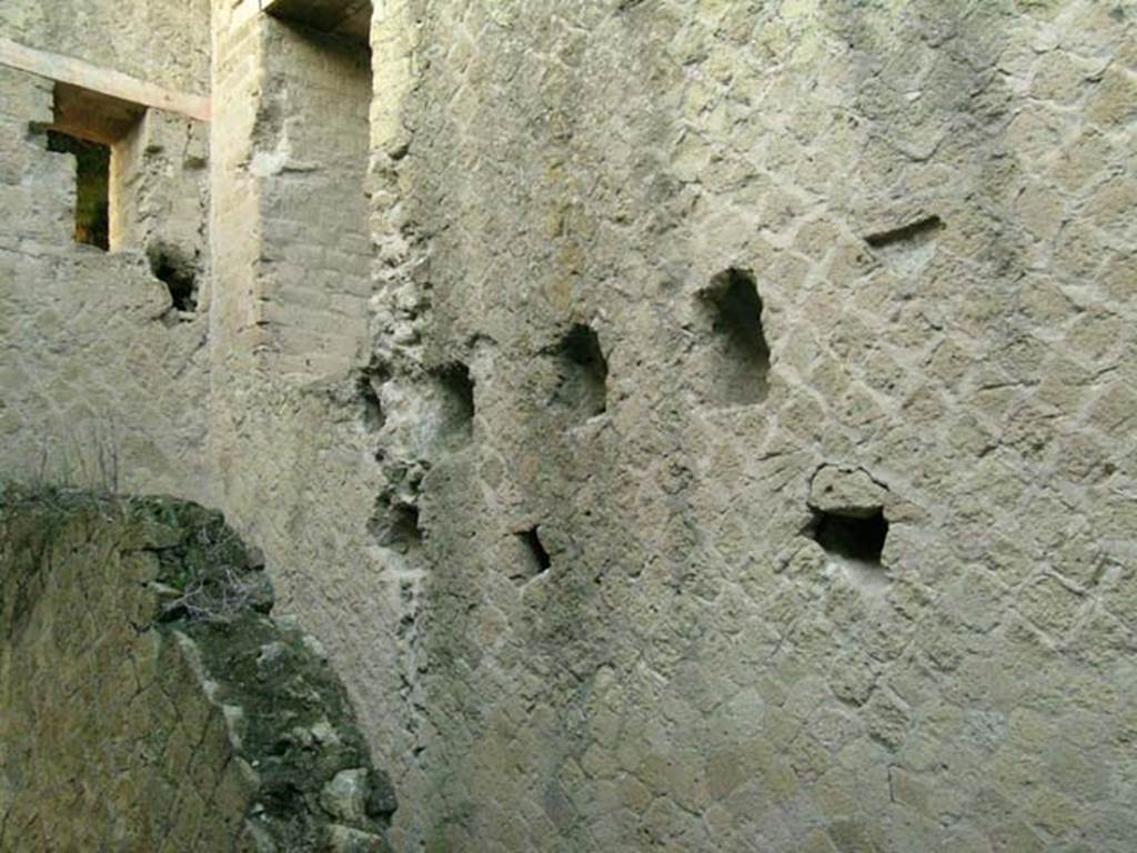 Ins Or II, 7/8, Herculaneum. December 2004. Upper north wall and west end. Photo courtesy of Nicolas Monteix.
